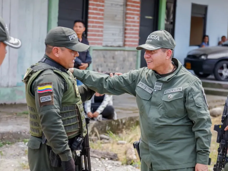 La dignidad transforma policías, el servicio transforma vidas