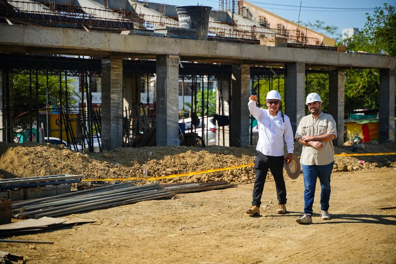 Gobernador Arana satisfecho con avances de obras de tres estadios de béisbol menor en Cartagena