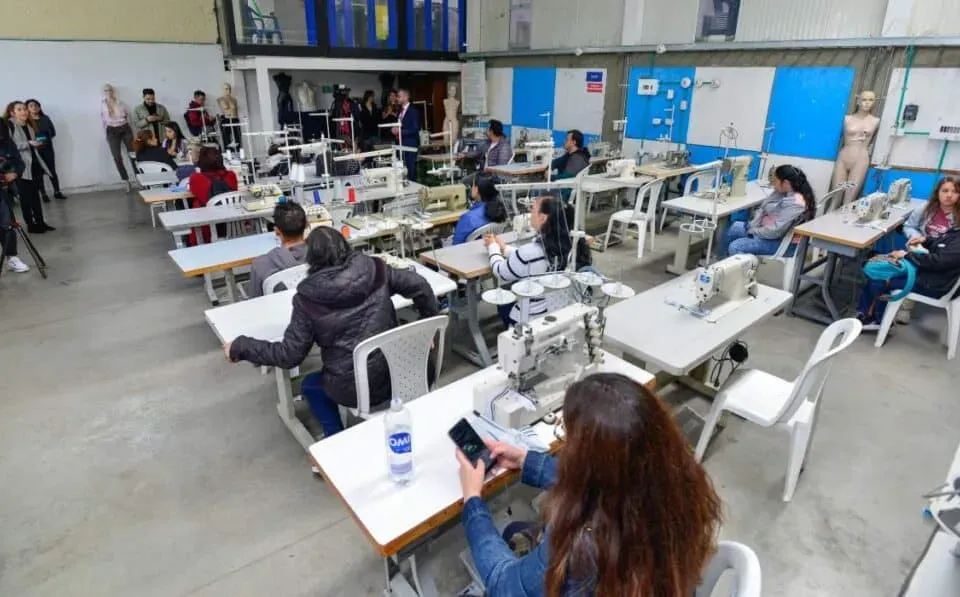 Desde agosto se podrá cotizar por horas en Colombia: fue aprobado en reforma laboral y nuevo gobierno podría reglamentarlo