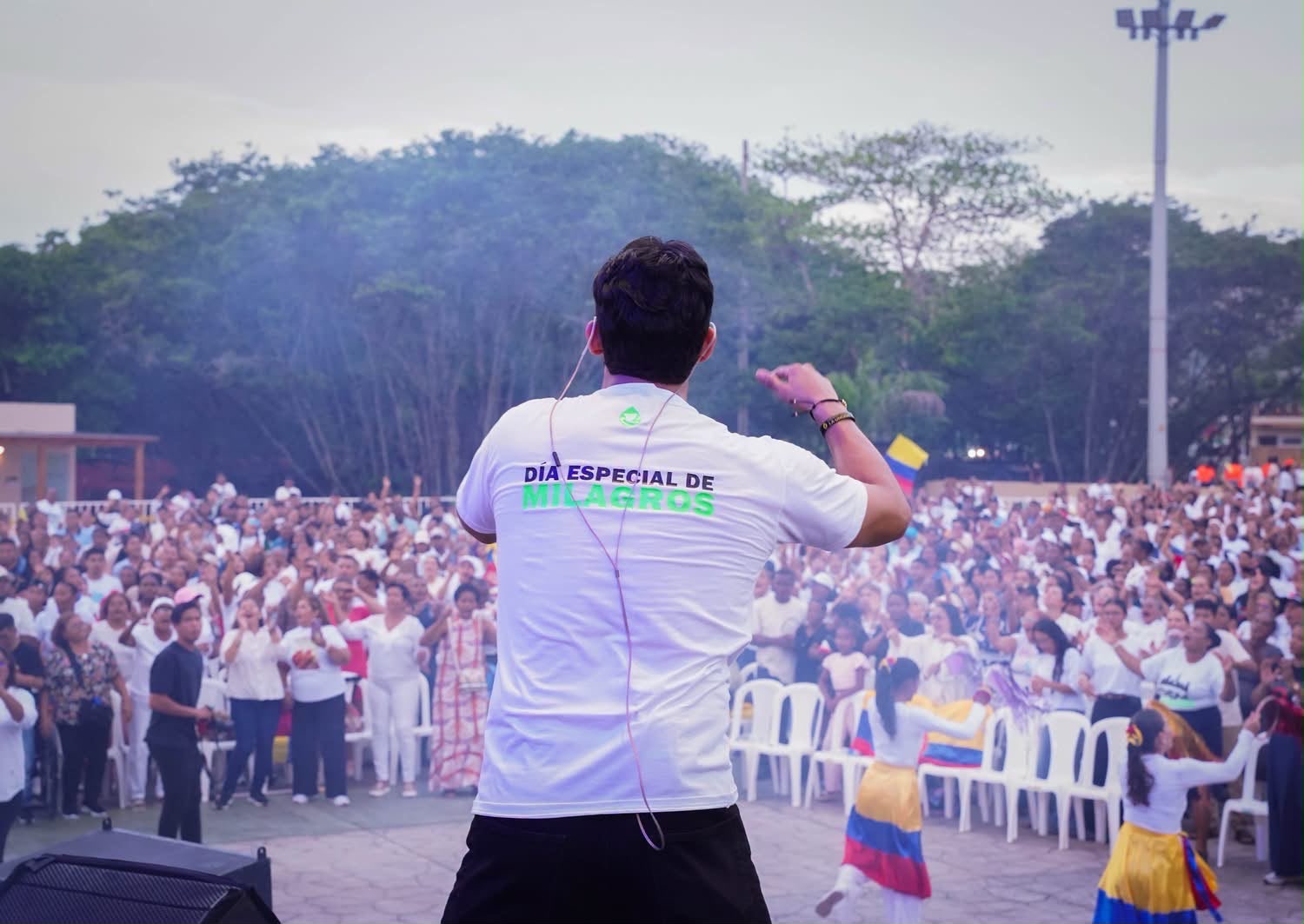 “Dios está contigo”: Pastor Esteban Acosta destaca milagros durante el DEM