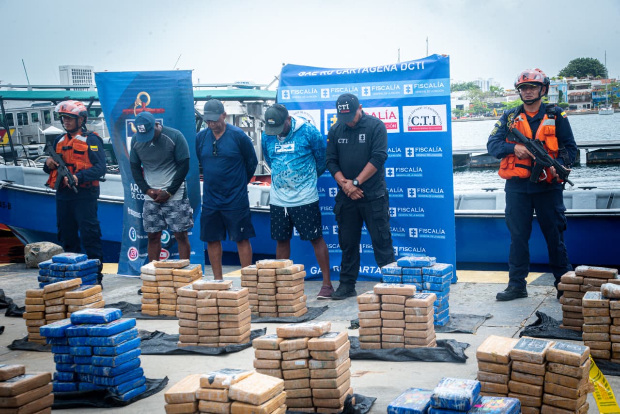 Armada incautó 1.4 toneladas de cocaína y capturó a tres personas