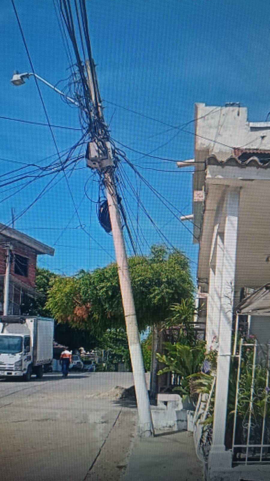 Admiten acción popular que busca acabar con «telaraña» de cables en Cartagena