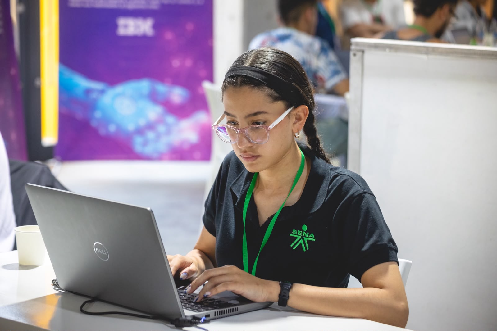 Mujeres fortalecen sus habilidades digitales con formación gratuita del SENA