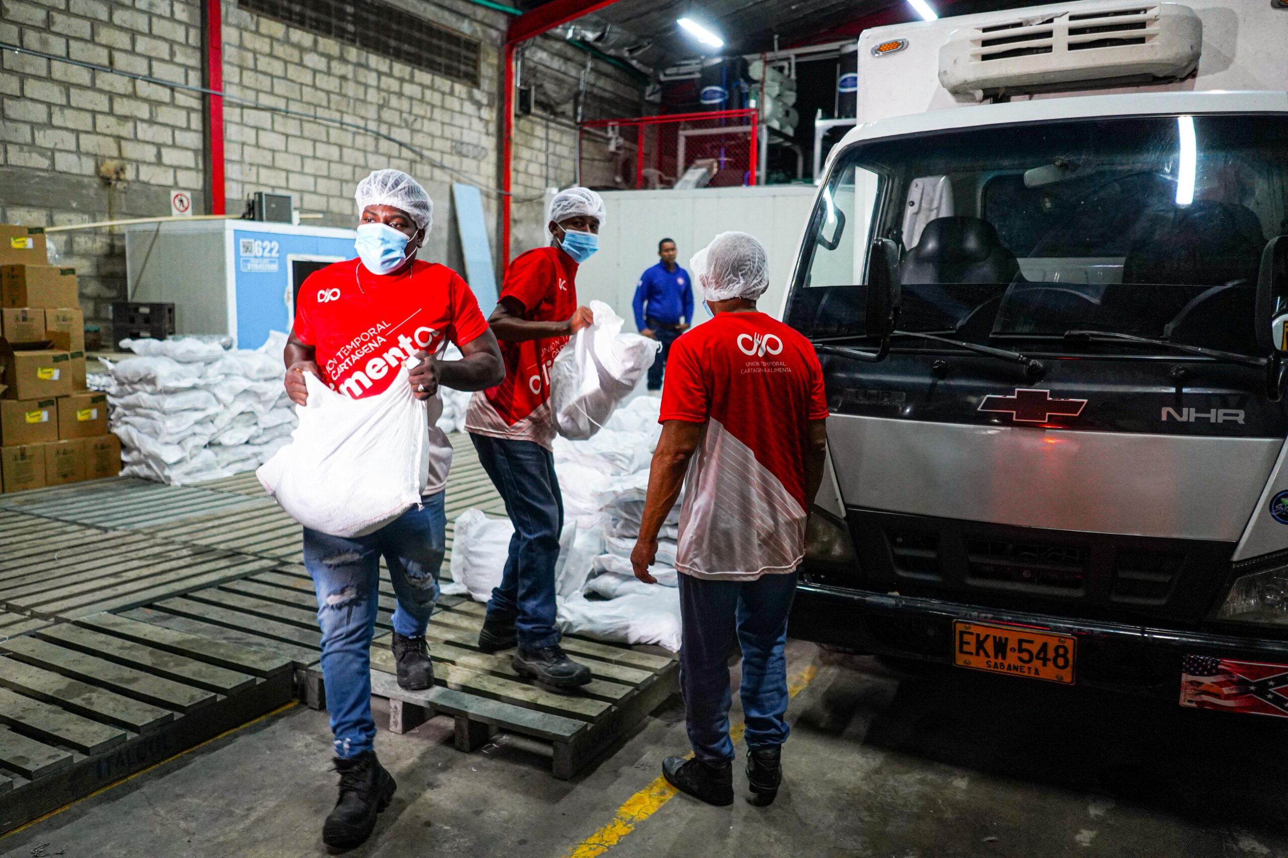 Cartagena solidaria…Coliseo Bernardo Caraballo es centro de acopio de ayudas a damnificados por terremoto en Colombia