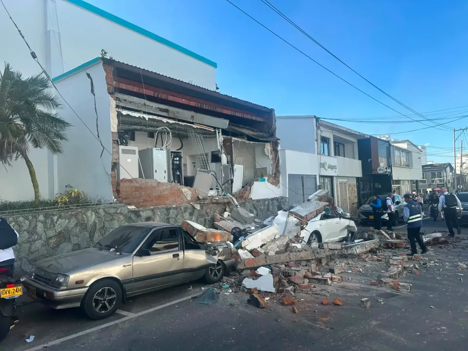 131 muertos, 87 heridos, 1.575 casas averiadas y 61 edificios colapsados balance preliminar del terromoto