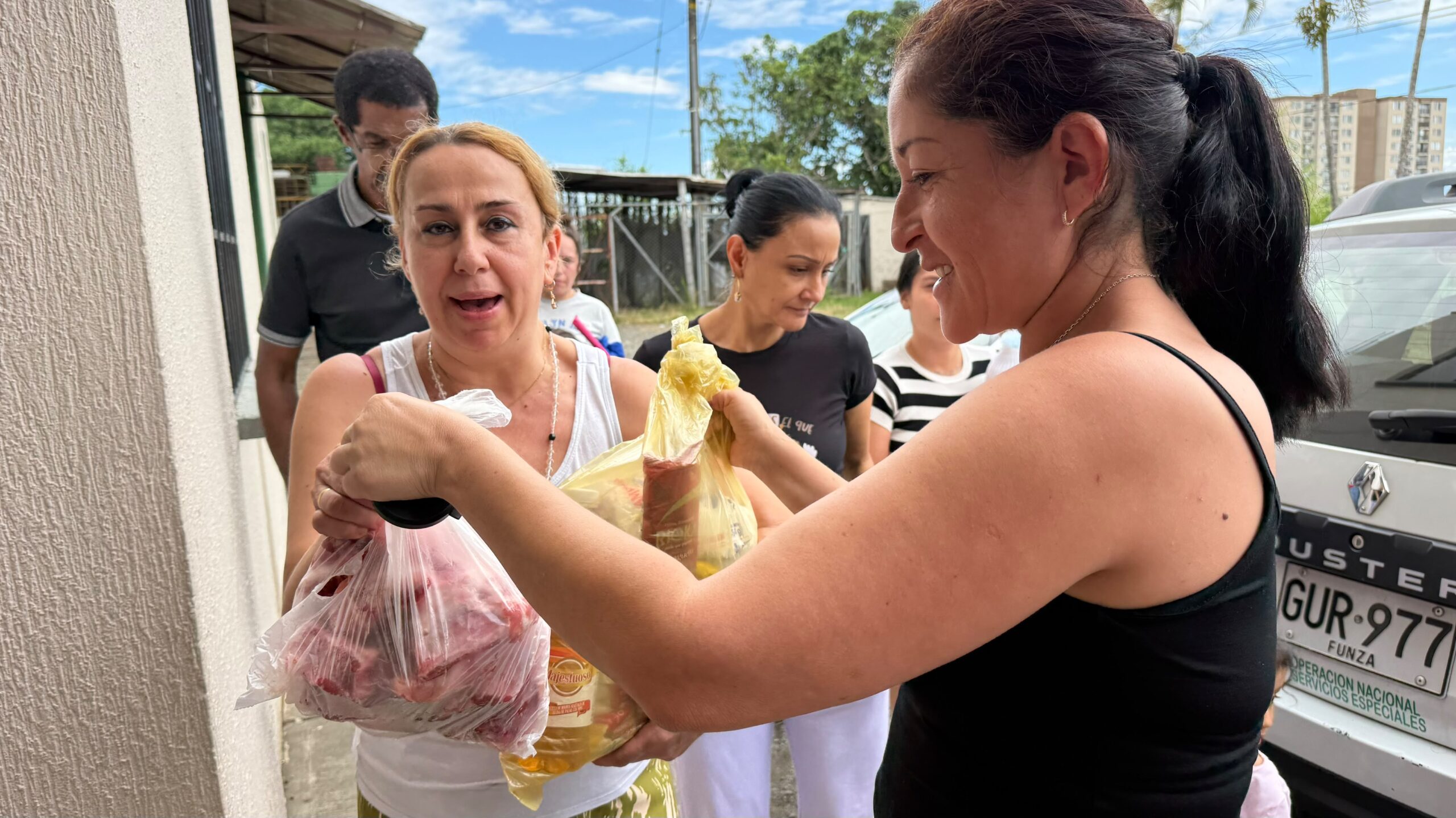 Alfonso Hilsaca Eljadue lleva solidaridad a familias y animales afectados por el sismo en Pereira y el Eje Cafetero