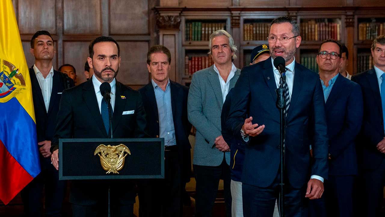 Gobierno y constructores ponen en marcha plan para reconstruir viviendas afectadas por el terremoto