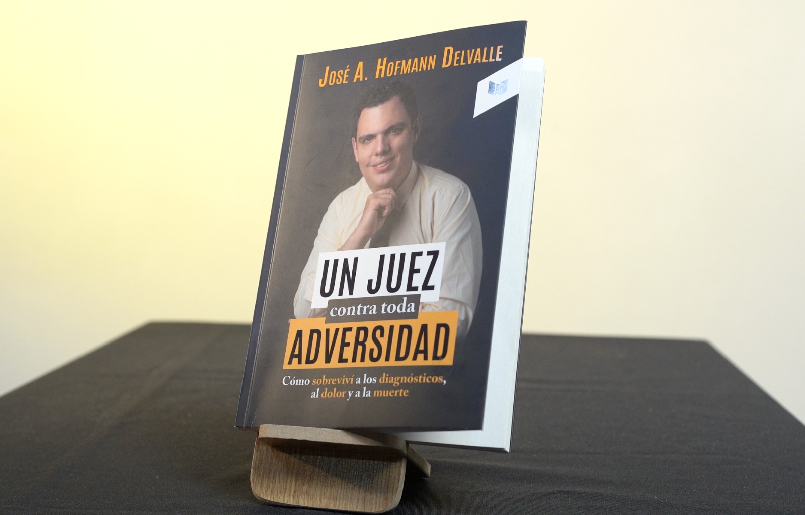 El juez que venció la parálisis y desafió la muerte: su historia conmueve a Colombia