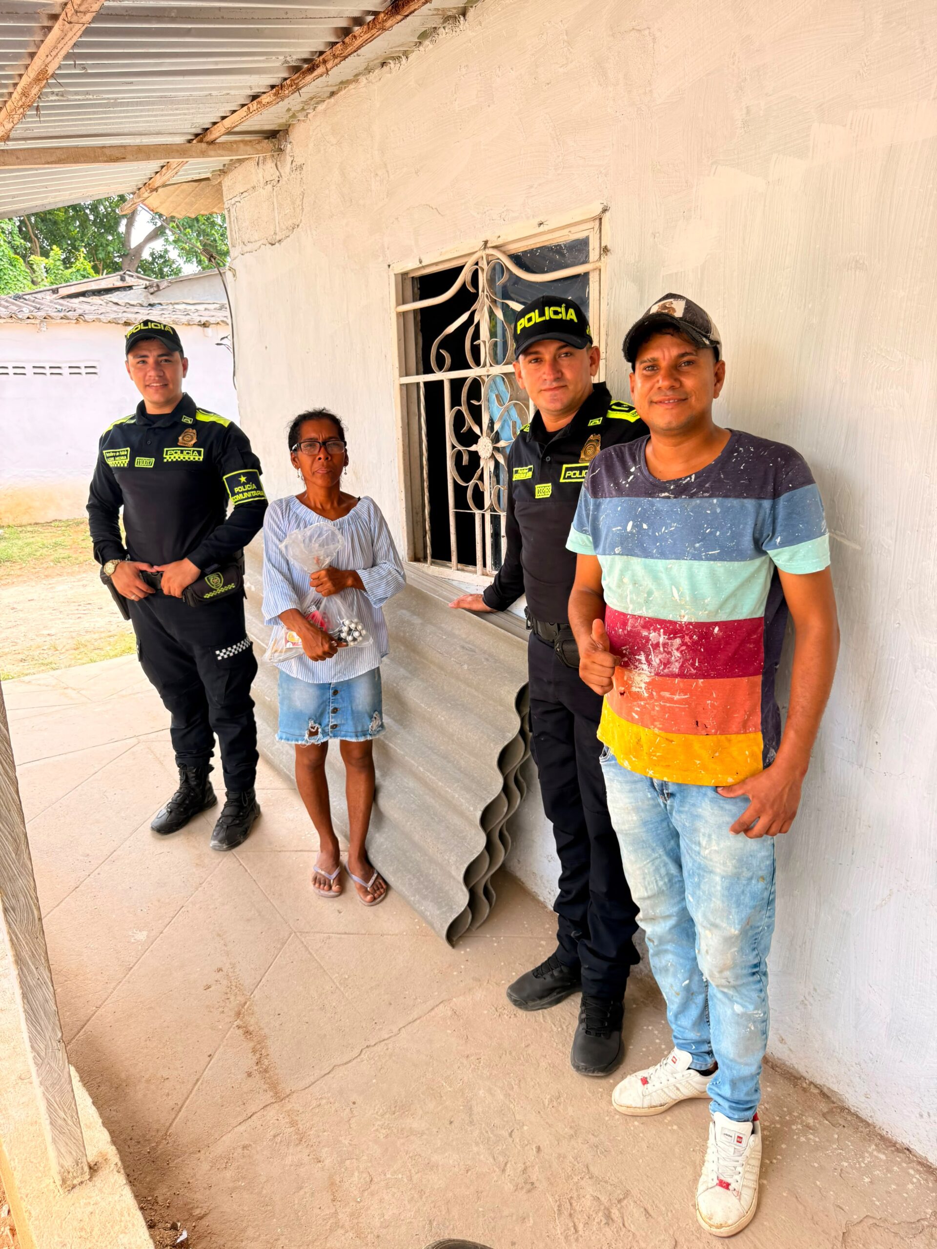 El símbolo de protección que tres policías construyeron para una familia en Turbaco