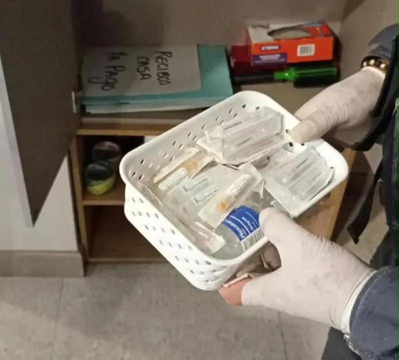 Médicos falsos que habrían realizado procedimientos estéticos a más de 200 personas fueron judicializados en Bogotá