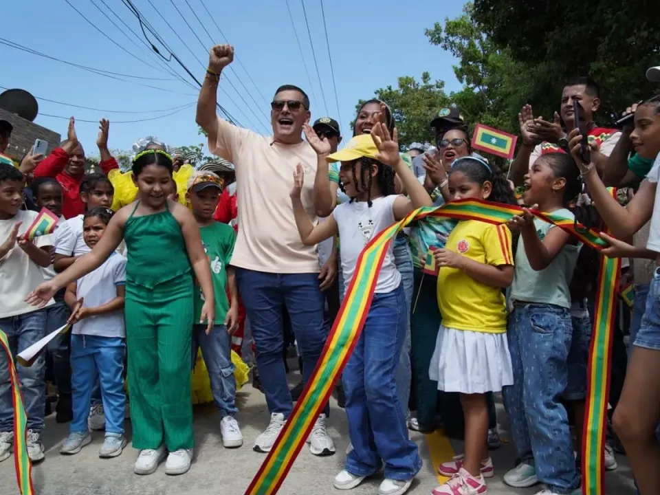 Alcalde Dumek Turbay entrega la Calle del Ferrocarril y mejora conexión con Mamonal