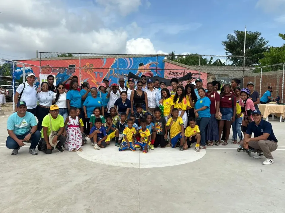 Argos se suma a construcción de cancha comunitaria para 1.500 familias en Cartagena