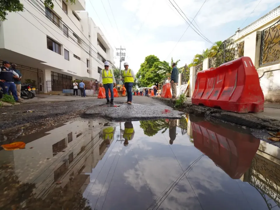 Alcalde Dumek inicia reconstrucción de la Tercera Avenida de Manga