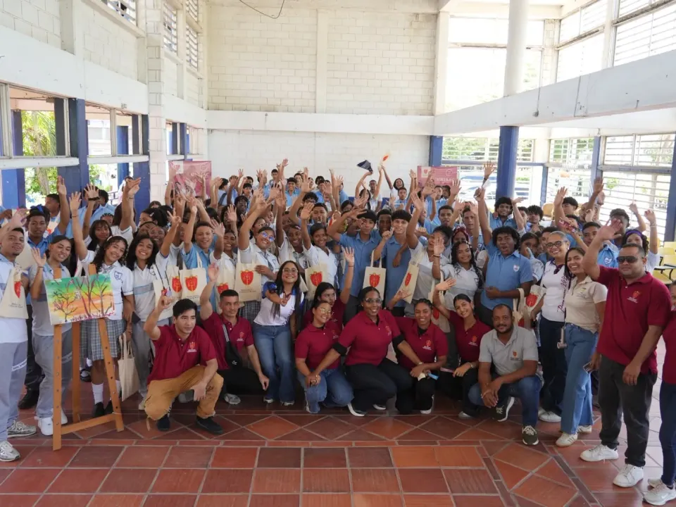 “Explora y vive tu profesión”: Unibac motiva inscripciones con talleres artísticos