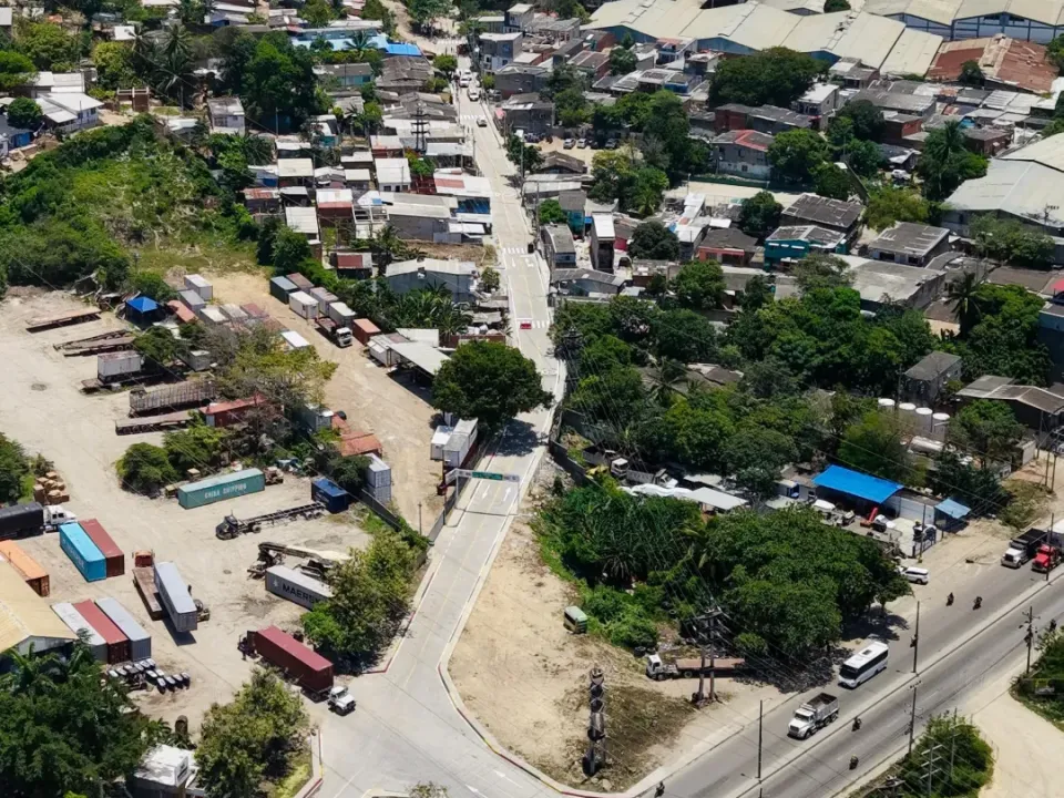 ‘Gracias alcalde Dumek, no son vías de cemento son caminos de progreso y desarrollo’: Comunidad de Puerta de Hierro