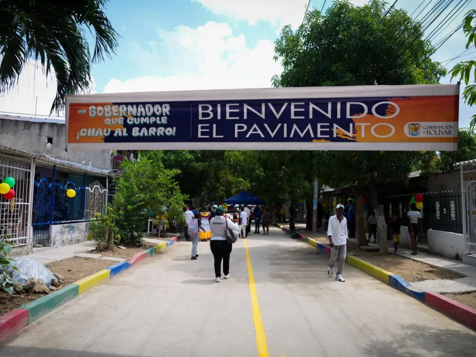 Flor del Campo estrena vía pavimentada tras 19 años de espera