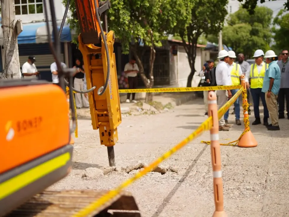 Arrancó la reconstrucción de la vía principal de Villas de La Candelaria tras años de espera