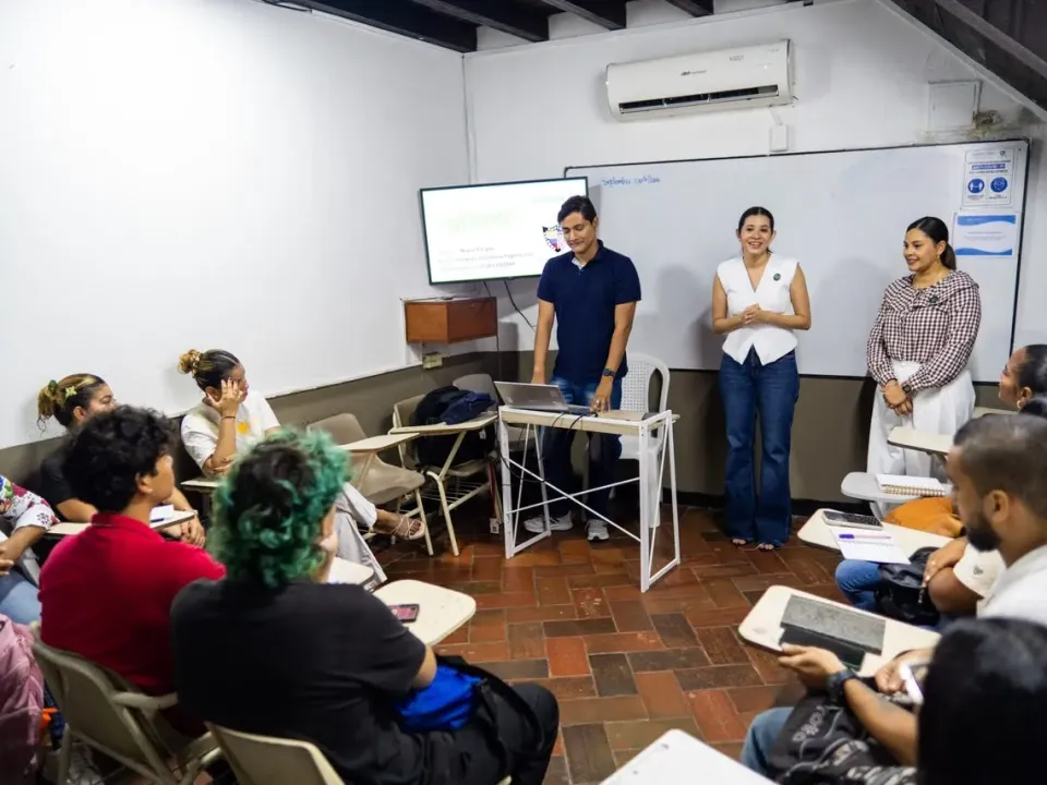 Más de 300 trabajadores del turismo en Cartagena reciben formación en inglés
