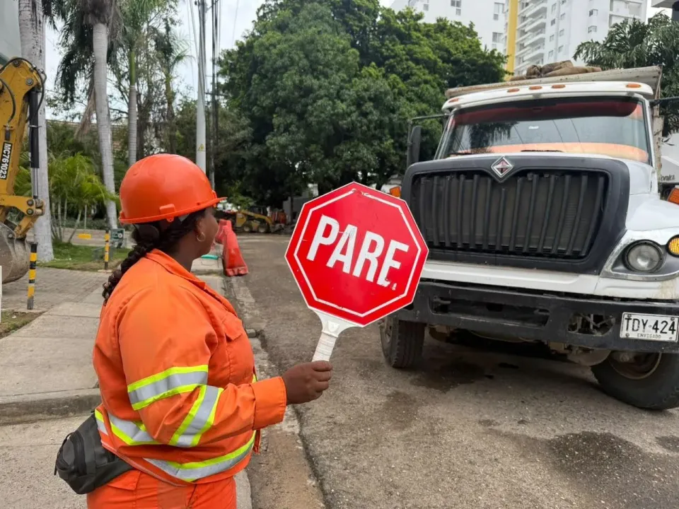 Cambian temporalmente las rutas de circulación por obras en la Tercera Avenida de Manga