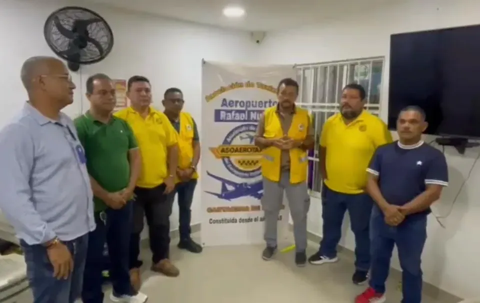 Alcalde Dumek apoya a taxistas del Aeropuerto de Cartagena