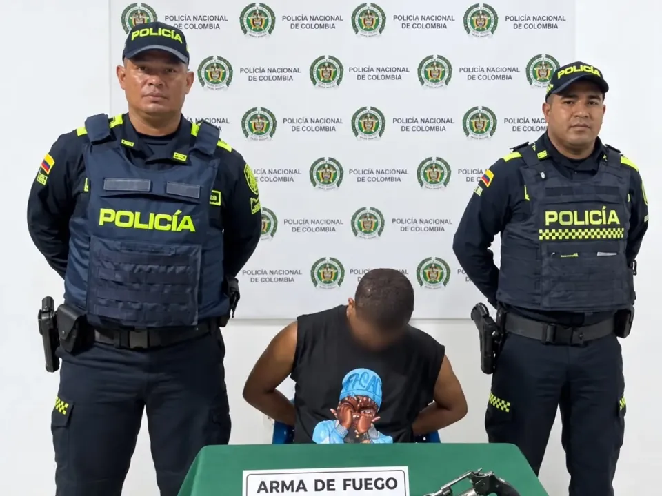 En La Candelaria, persona con limitaciones físicas escondía revólver y fue capturada