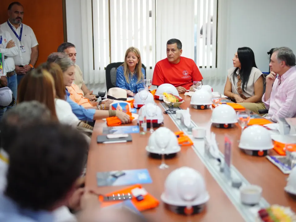 Alcalde Dumek y gobierno agilizan modernización del aeropuerto de Cartagena
