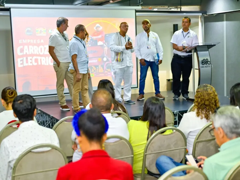 Cartagena impulsa los coches eléctricos como oferta turística