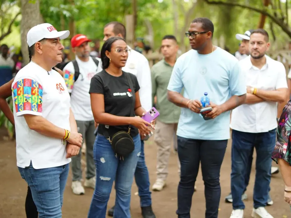 Alcalde Dumek demanda a la CREG y pide suspender cobros por consumo de energía