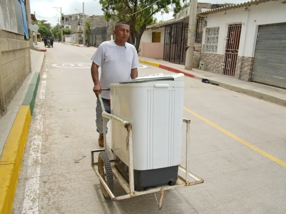 Habitante de Puerta de Hierro destaca facilidad de trabajo con nueva vía del Ferrocarril