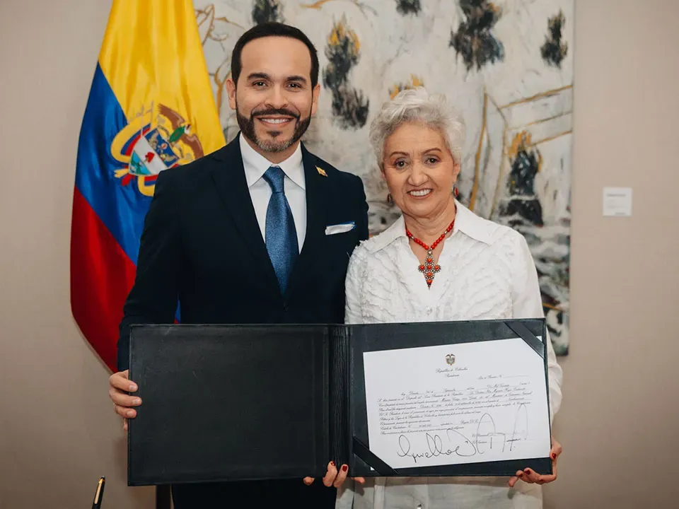 Presidente De La Espriella posesionó a Ilva Myriam Hoyos como Ministra de Educación