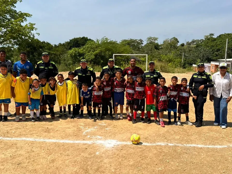 Los goles que construyen unidad entre Policía y comunidad en Turbaco
