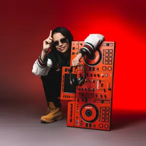 Stefa Holguín DJ lleva el poder de la salsa a grandes escenarios y conquista las pistas de baile