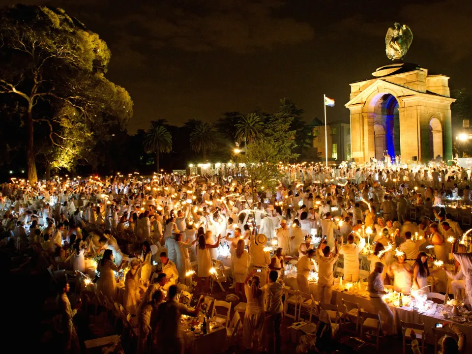 Una noche vestida de blanco: Diner en Blanc regresa a Cartagena con 1.000 asistentes y una apuesta por el talento local