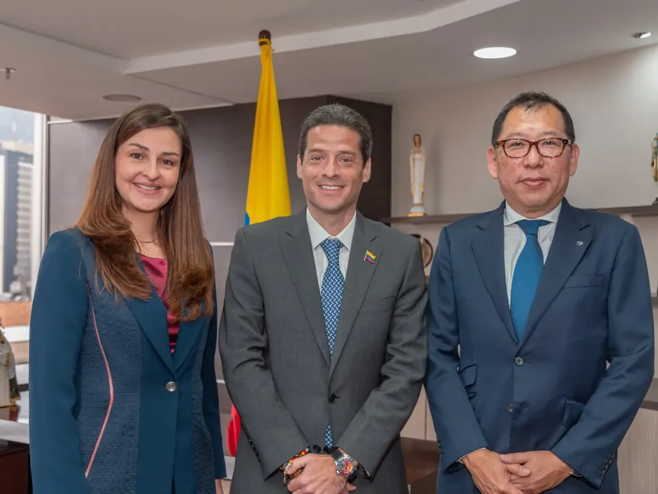 Gobierno inicia conversaciones para el regreso de Mazda a Colombia