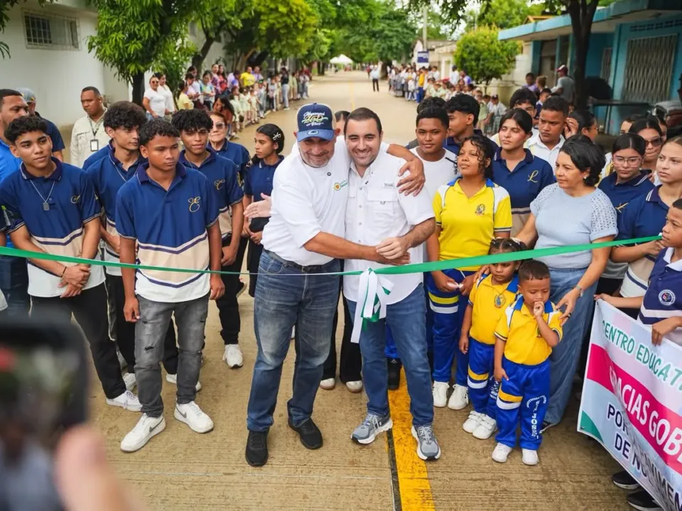 Entregan pavimentación de la carrera 16 en Magangué, una obra esperada por años
