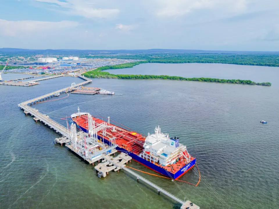 Con 328 mil barriles de diésel Puerto Bahía garantiza respaldo térmico y seguridad energética a Colombia