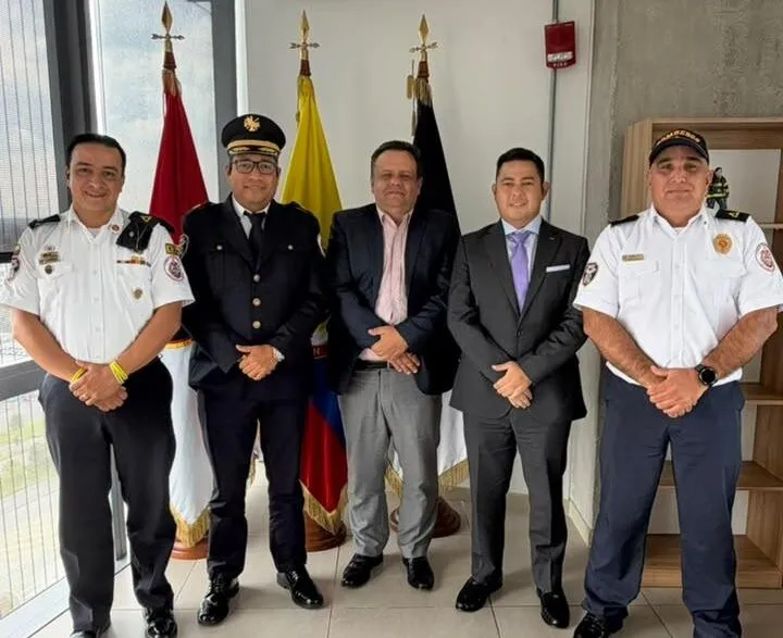 Bomberos de Cartagena fortalece su capacidad operativa tras reunión con la Dirección Nacional de Bomberos
