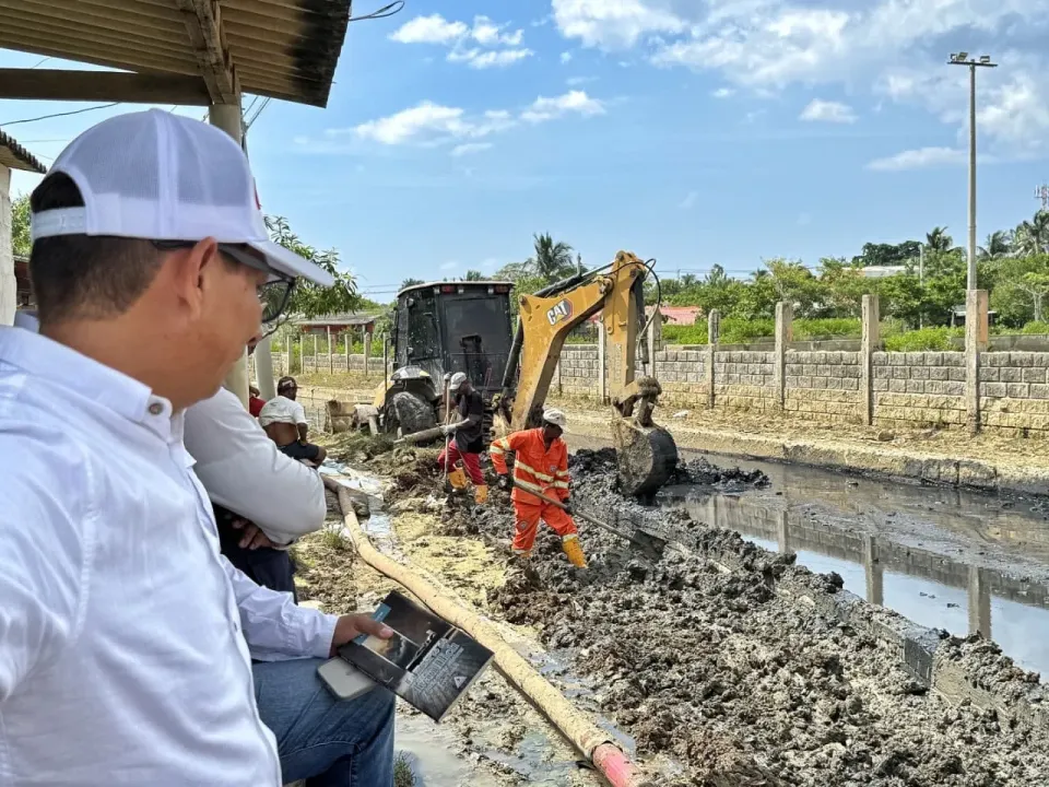 Avanza intervención de la calle 20 de Julio en Santa Ana para mejorar el manejo de aguas