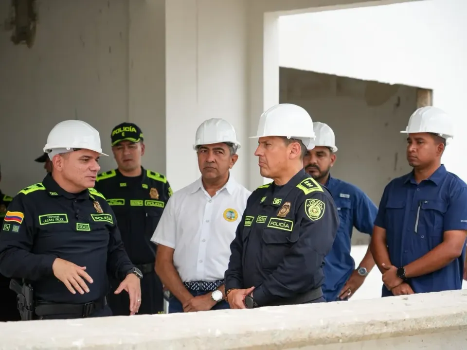 Director de la Policía verificó avance de obras en las estaciones de Chambacú y Los Caracoles