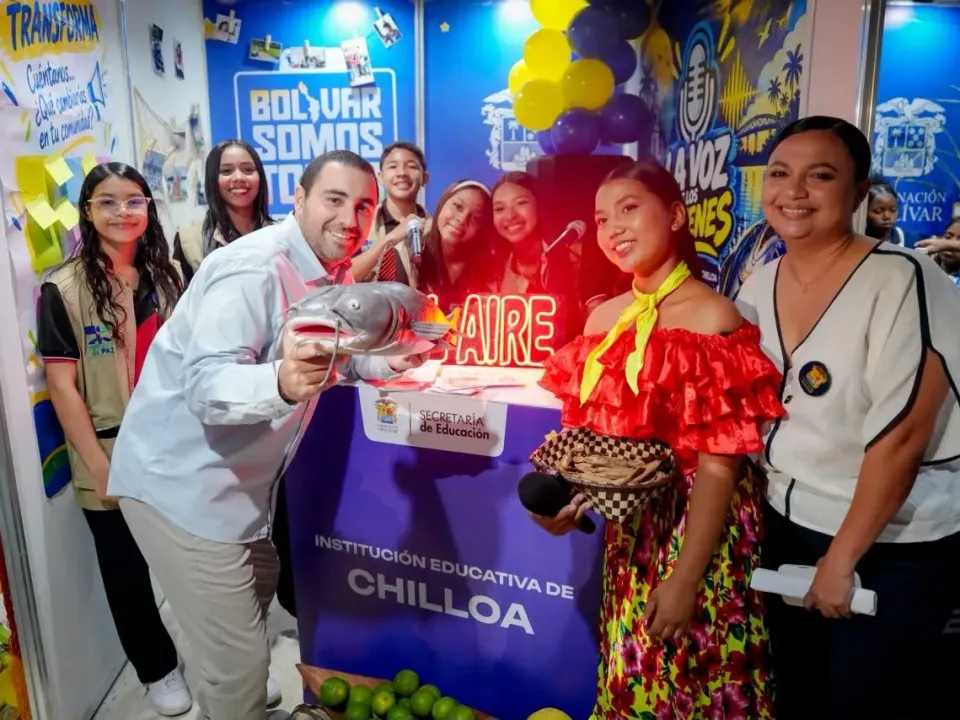 Bolívar anuncia más de 100 becas para maestros y nuevo programa de bilingüismo
