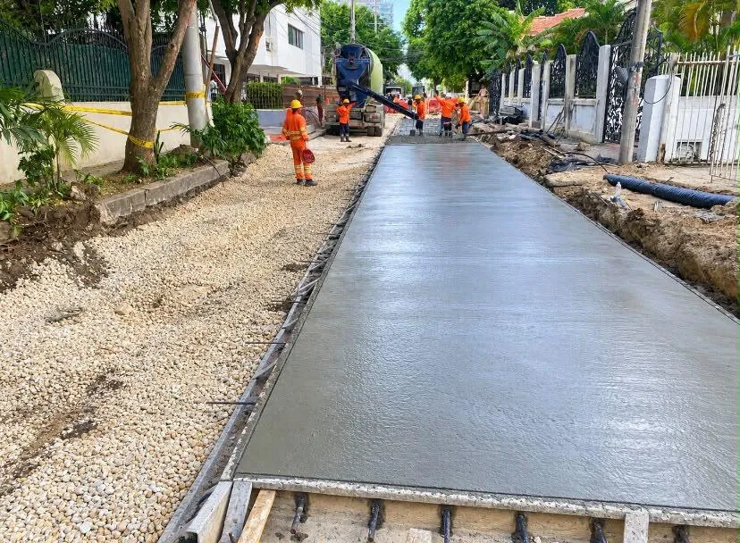 Tercera Avenida de Manga ya tiene sus primeros 45 metros de pavimento nuevo