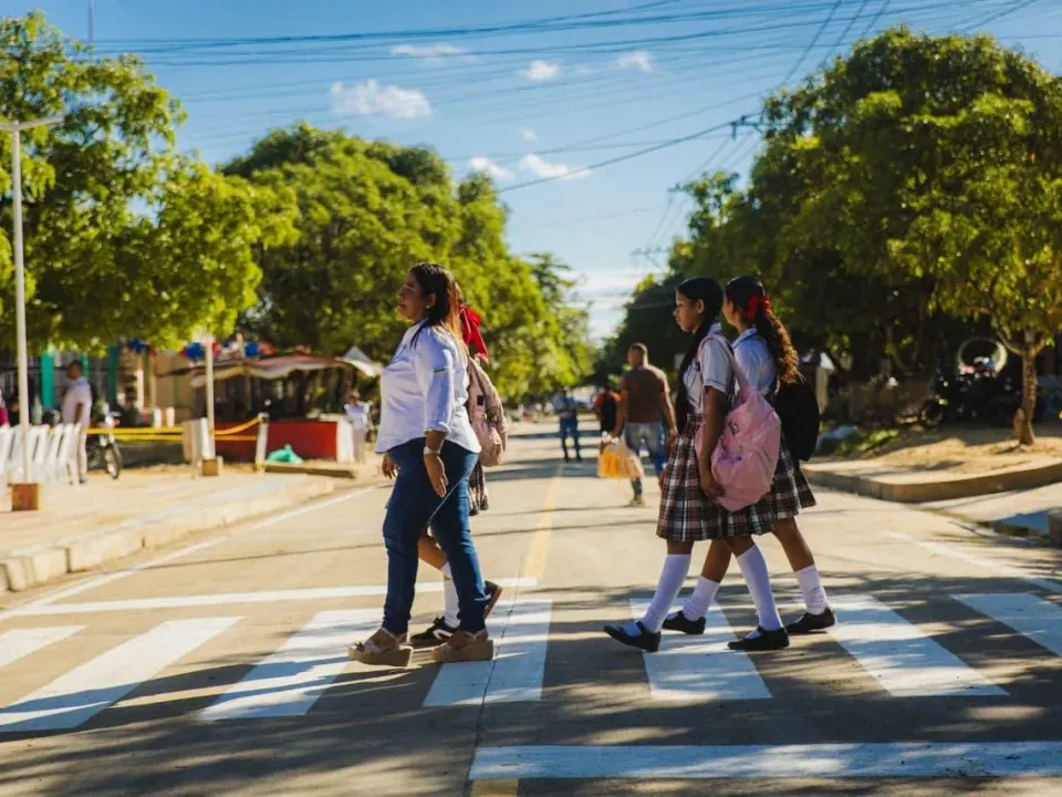 Arjona estrena vía pavimentada y tendrá nuevos recursos para infraestructura