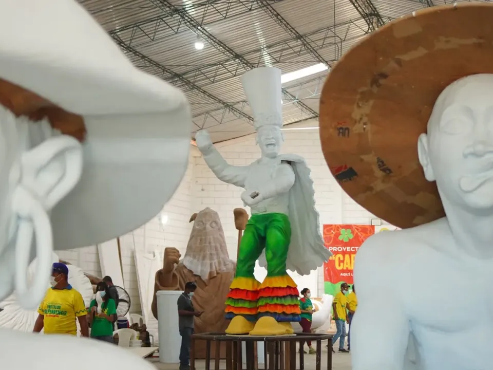 Artistas y jóvenes talentos construyen las obras que engalanarán las Fiestas de Independencia 2026