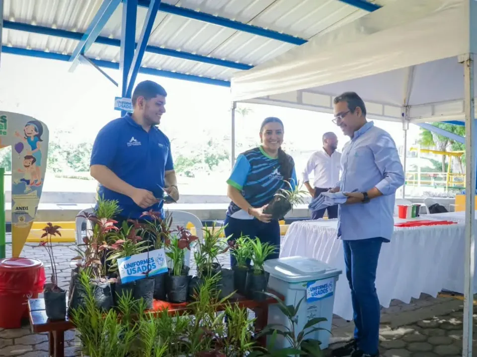Aguas de Cartagena promueve el reciclaje y el consumo responsable con su Feria Eco-Social