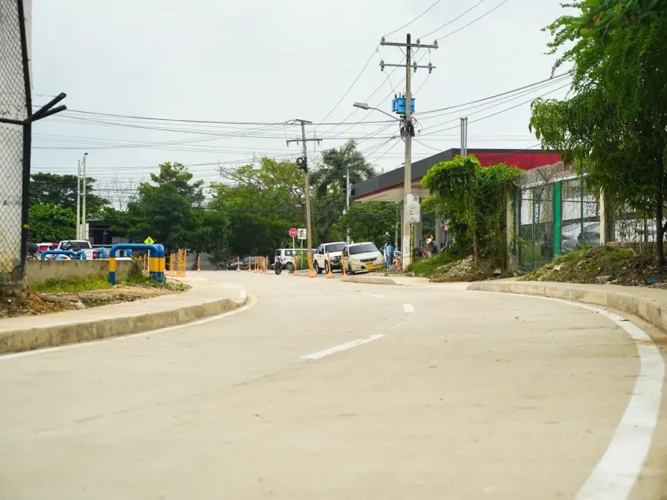 Inauguran la calle de ‘los seis mil’ que mejora el acceso a la Universidad Tecnológica de Bolívar