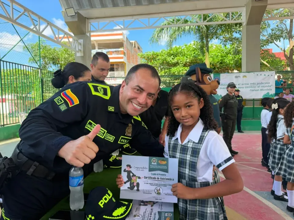 714 estudiantes de Villanueva se graduaron en programa de prevención del consumo de drogas