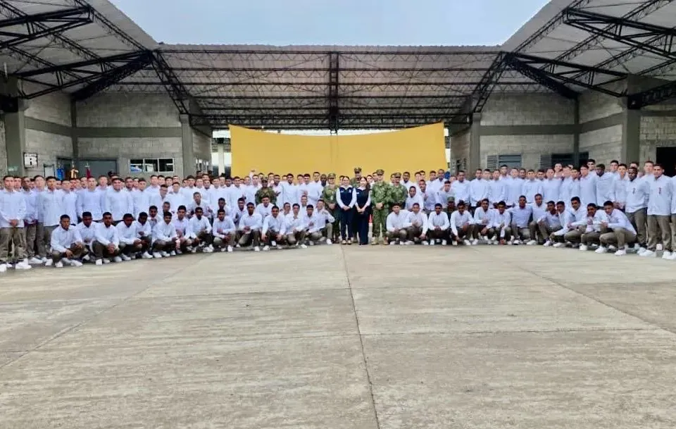 173 jóvenes culminaron su servicio militar en la Infantería de Marina en Sucre
