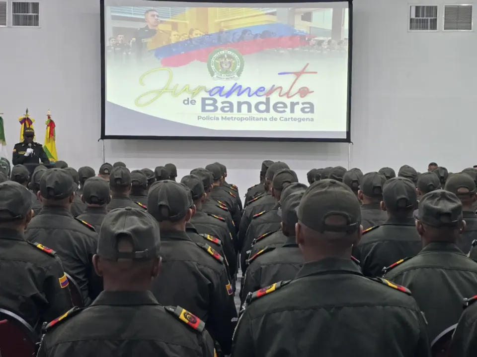 100 jóvenes juran bandera para ser auxiliares de Policía en Cartagena