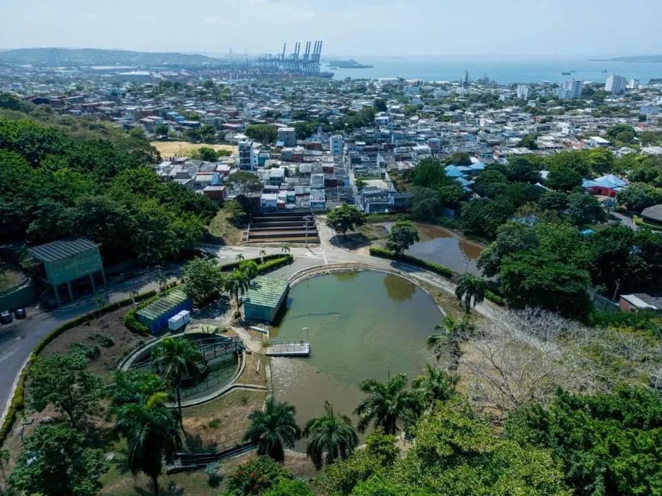 Aguas de Cartagena culminó reparación de tubería y restableció servicio en Manga