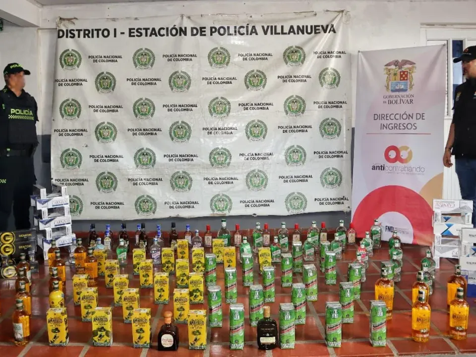 Incautan 107 botellas de licor adulterado y de contrabando en Villanueva y Arjona
